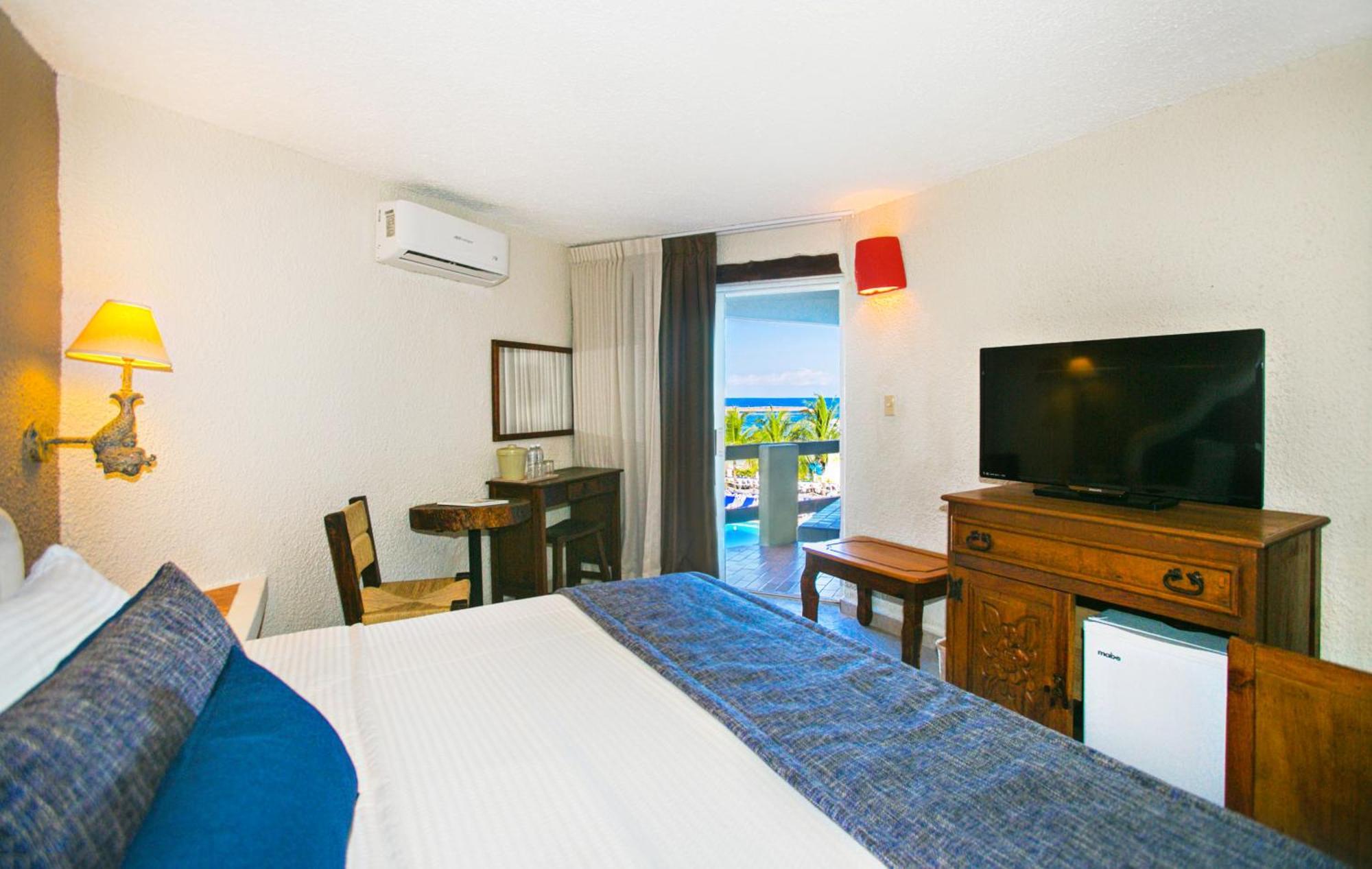 Ocean View room with balcony and compact refrigerator,1273583368:JPEG