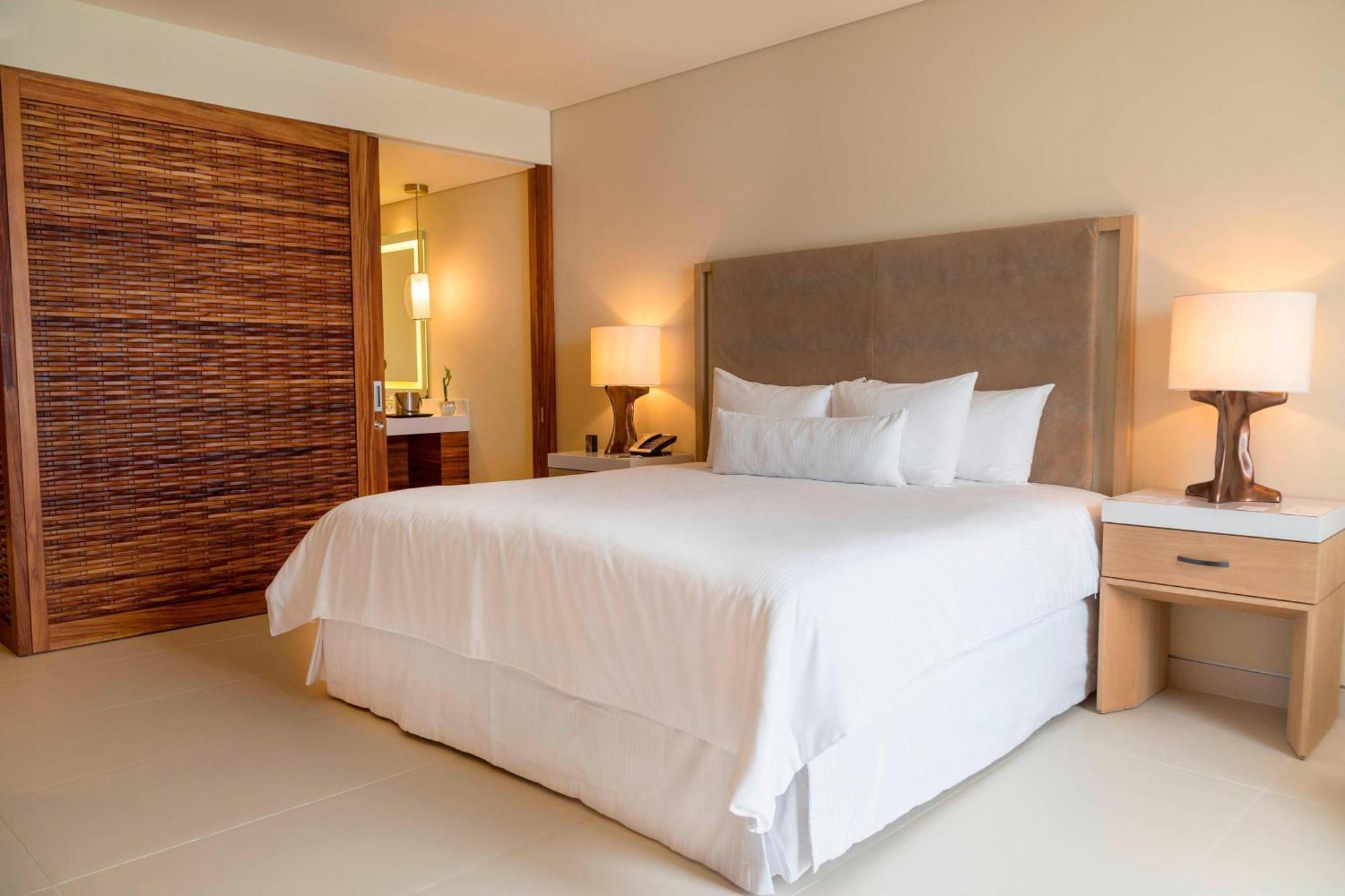 Classic Guest room 1 King Ocean View